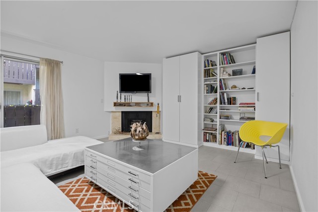 Detail Gallery Image 5 of 25 For 14960 Victory Bld #102,  Van Nuys,  CA 91411 - 2 Beds | 2 Baths