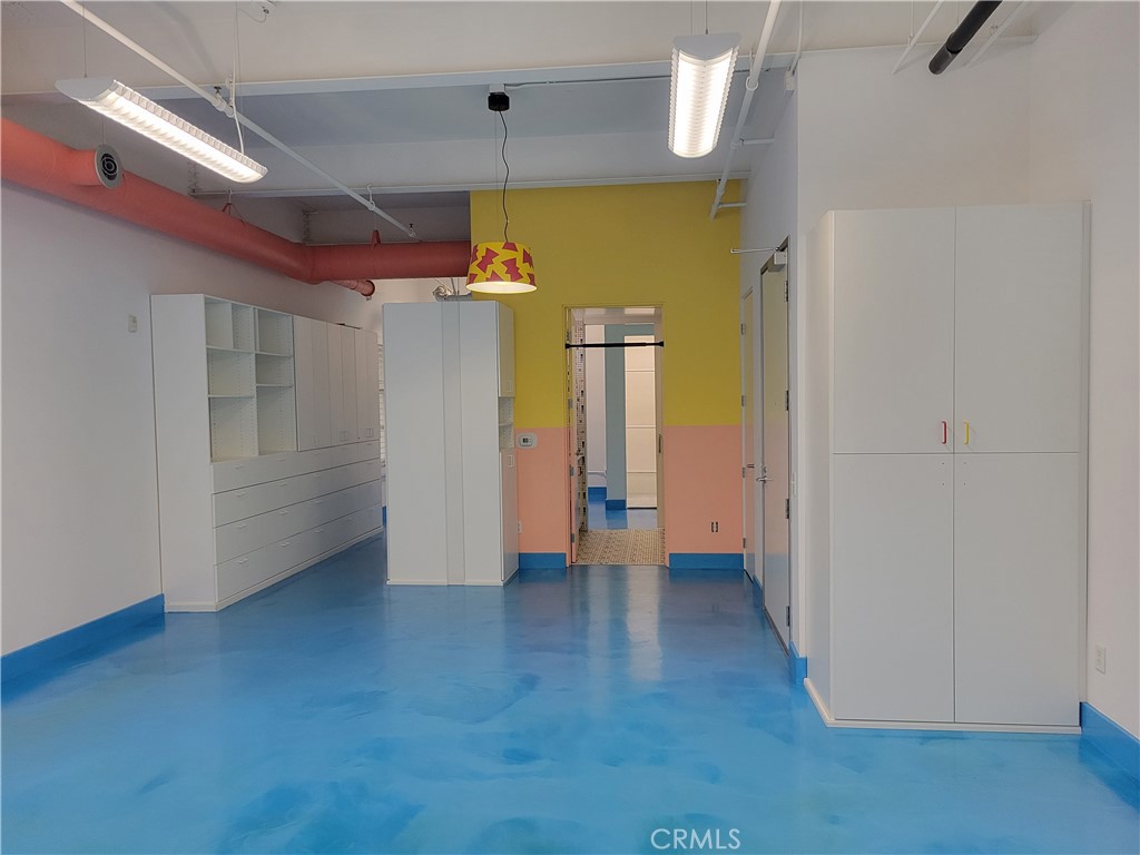 https://media.crmls.org/medias/eb2b9367-0c2a-43d1-8ab8-718ec0f49915.jpg?preset=X-Large
