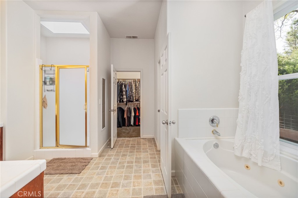 https://media.crmls.org/medias/eb2bd130-c532-49c2-807a-5a242697cda4.jpg?preset=X-Large