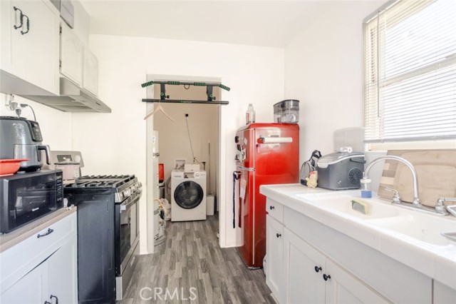 Detail Gallery Image 12 of 23 For 2010 N Los Robles Ave, Pasadena,  CA 91104 - – Beds | – Baths