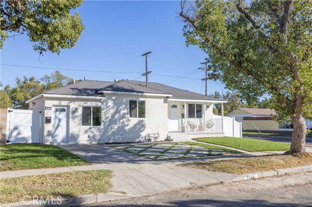 Detail Gallery Image 1 of 39 For 8002 & 8004 Hazeltine Ave, Panorama City,  CA 91402 - – Beds | – Baths