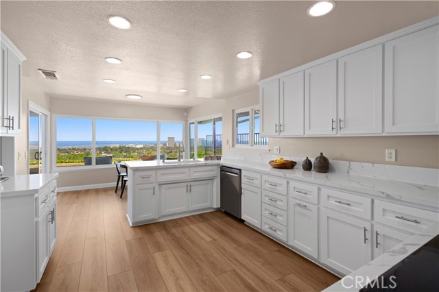 Detail Gallery Image 14 of 34 For 31 Carmel Bay Dr, Corona Del Mar,  CA 92625 - 4 Beds | 2/1 Baths