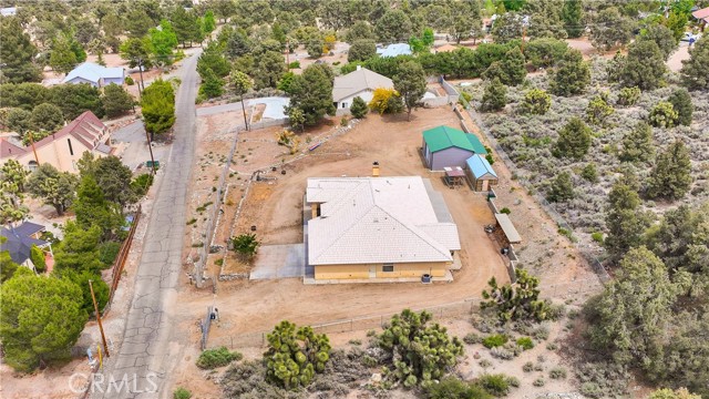 1679 Desert Front Road, Wrightwood CA: https://media.crmls.org/medias/eb2d0dde-c43b-4002-aaf4-b50e986441de.jpg
