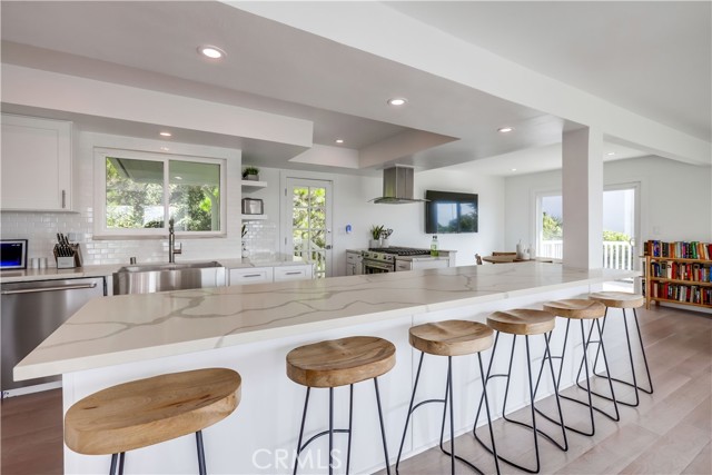 605 E Avenida San Juan, San Clemente CA: https://media.crmls.org/medias/eb2d539e-0d88-4cc3-961c-2bf041a619ba.jpg