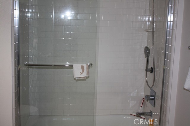 Detail Gallery Image 11 of 13 For 1901 Victoria Ave #110,  Oxnard,  CA 93035 - 1 Beds | 1 Baths