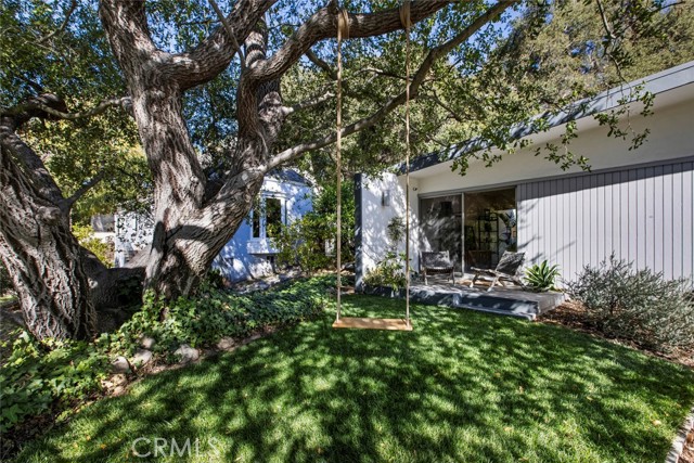 Detail Gallery Image 18 of 54 For 2820 E Chevy Chase Dr, Glendale,  CA 91206 - 2 Beds | 2 Baths