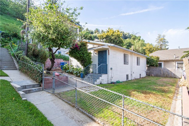 3580 Griffin Avenue, Los Angeles CA: https://media.crmls.org/medias/eb31a81f-a1bb-4a1a-a112-42a24d481014.jpg