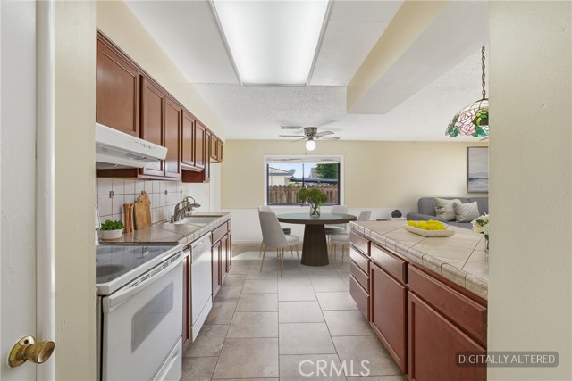 Detail Gallery Image 8 of 22 For 2234 Carter Way, Hanford,  CA 93230 - 3 Beds | 2 Baths