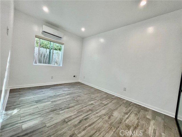 6211 Lubao Avenue, Woodland Hills CA: https://media.crmls.org/medias/eb346d84-b49f-4ab5-80a1-c4bdd8d5c755.jpg