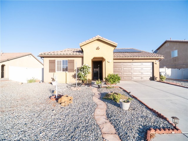 Detail Gallery Image 1 of 19 For 16066 Pawnee Pl, Victorville,  CA 92394 - 3 Beds | 2 Baths