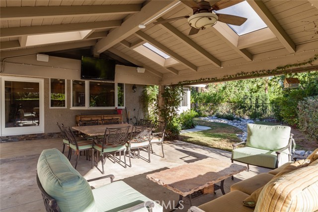 Detail Gallery Image 13 of 29 For 4134 Towhee Dr, Calabasas,  CA 91302 - 5 Beds | 3 Baths