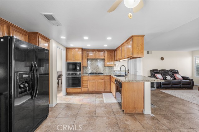 1215 Date Palm Drive, Palmdale CA: https://media.crmls.org/medias/eb362dd7-a295-4e25-9fb2-e263ec451f93.jpg