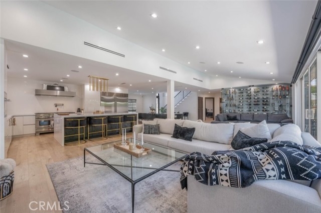 Detail Gallery Image 5 of 75 For 17043 Gunther St, Granada Hills,  CA 91344 - 4 Beds | 4 Baths