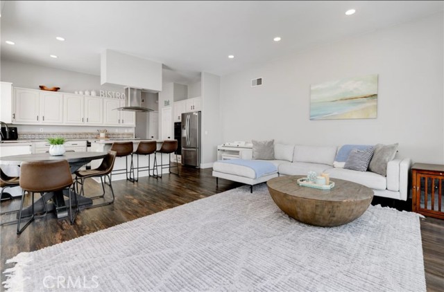 5160 Caminito Exquisito, San Diego CA: https://media.crmls.org/medias/eb36500d-b3e3-47dc-af9e-54effff964ca.jpg
