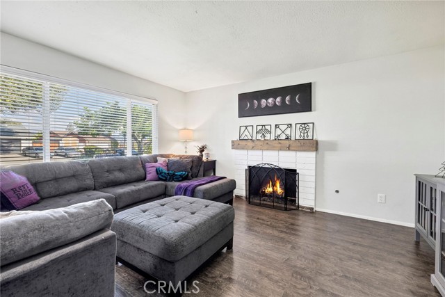 Detail Gallery Image 5 of 38 For 10022 Chula Vista Way, Riverside,  CA 92503 - 4 Beds | 2 Baths