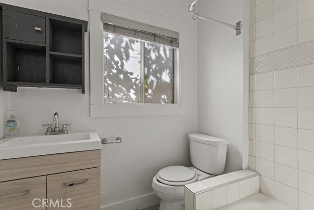 Detail Gallery Image 23 of 28 For 224 W 14th St, Long Beach,  CA 90813 - 4 Beds | 2 Baths