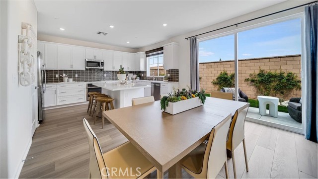 Detail Gallery Image 5 of 22 For 2648 Birdsong Privado, Ontario,  CA 91761 - 4 Beds | 3 Baths