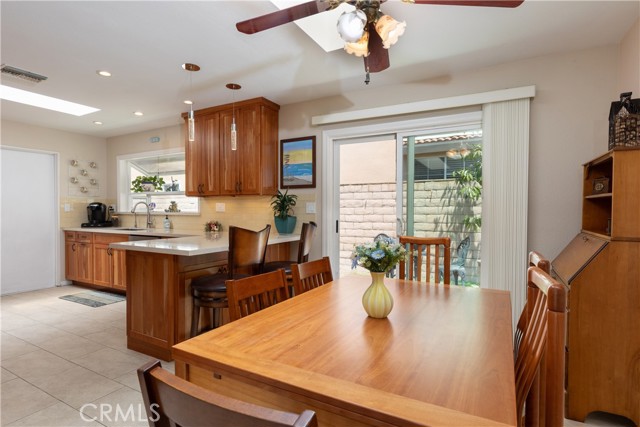 10262 Circulo De Juarez, Fountain Valley CA: https://media.crmls.org/medias/eb38189f-6cf0-4862-b1df-ab255a765430.jpg