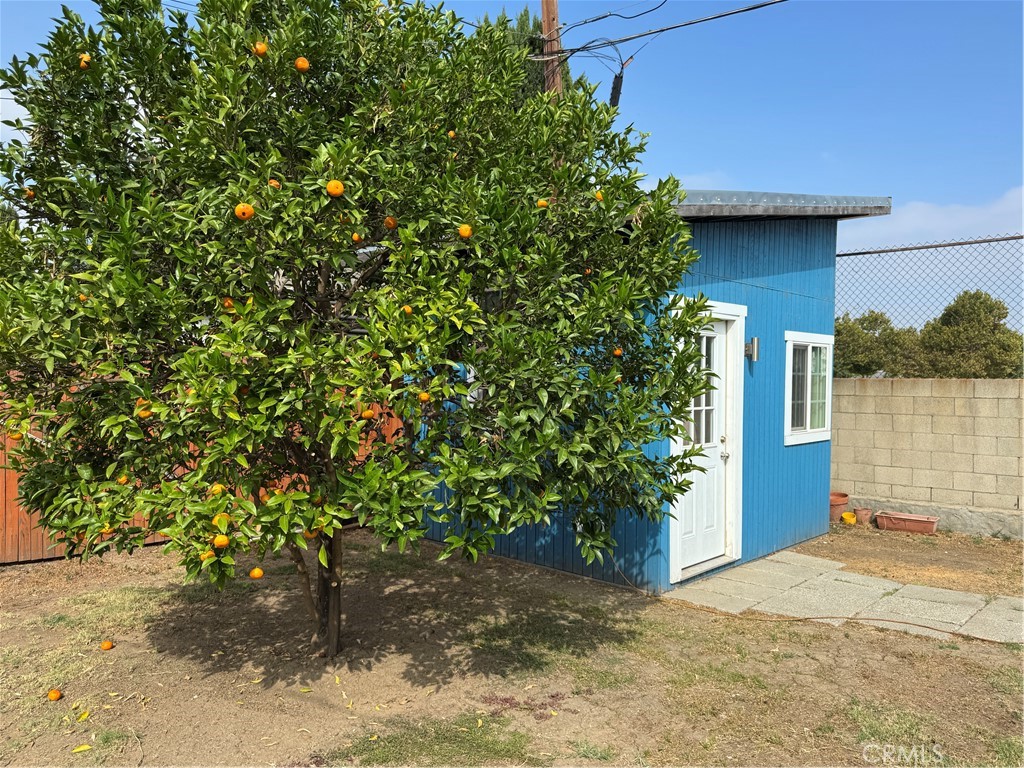 https://media.crmls.org/medias/eb382869-1ddd-48f5-bfa1-36ccc79ad3fb.jpg?preset=X-Large