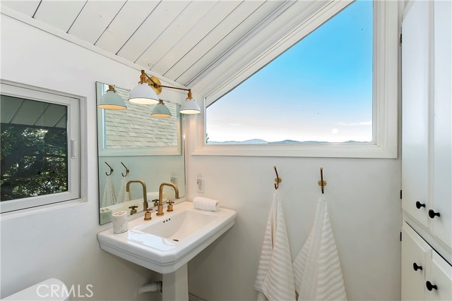 Detail Gallery Image 43 of 61 For 1358 Yellowstone Dr, Lake Arrowhead,  CA 92352 - 4 Beds | 3 Baths