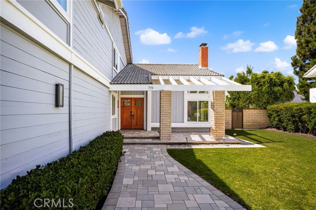719 S Goldfinch Way, Anaheim Hills CA: https://media.crmls.org/medias/eb390fe4-97a7-4131-a1c9-7d4bb7639bf1.jpg
