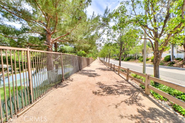 345 Jeremiah Drive, Simi Valley CA: https://media.crmls.org/medias/eb3af591-edb6-49e9-840a-8fb42731cc21.jpg