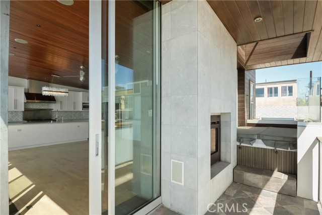 Detail Gallery Image 11 of 23 For 3316 Crest Dr, Manhattan Beach,  CA 90266 - 3 Beds | 3/1 Baths