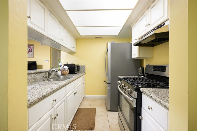 Detail Gallery Image 5 of 15 For 2325 Highbury Ave #59,  Los Angeles,  CA 90032 - 2 Beds | 2 Baths