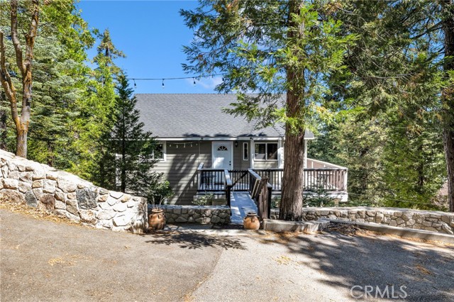 Detail Gallery Image 1 of 30 For 28679 Shenandoah Dr, Lake Arrowhead,  CA 92352 - 3 Beds | 2 Baths