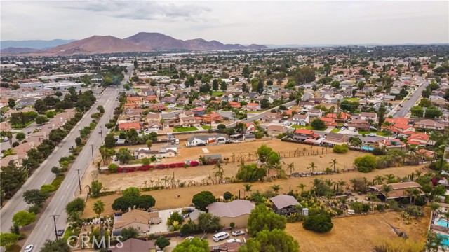 778 Bloomington Avenue, Bloomington CA: https://media.crmls.org/medias/eb3de053-d590-42d5-a888-5a414171fa88.jpg