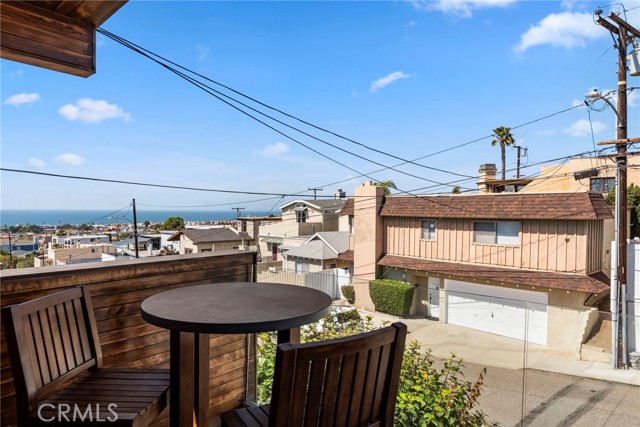 1214 1st Place, Hermosa Beach, California 90254, 3 Bedrooms Bedrooms, ,1 BathroomBathrooms,Residential,Sold,1st,SB22050988