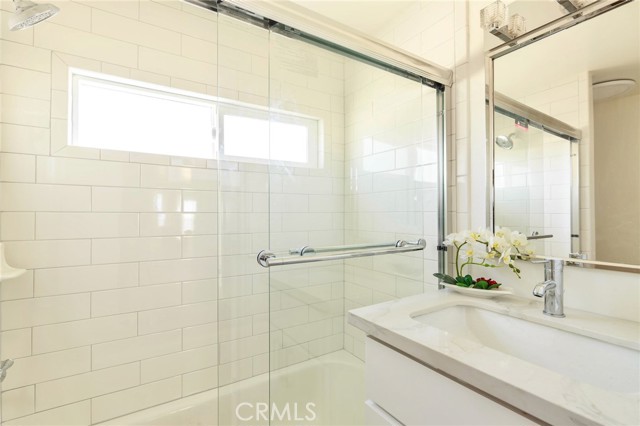 1836 The Strand, Hermosa Beach CA: https://media.crmls.org/medias/eb3e9aea-02af-432e-8263-38c63241f657.jpg