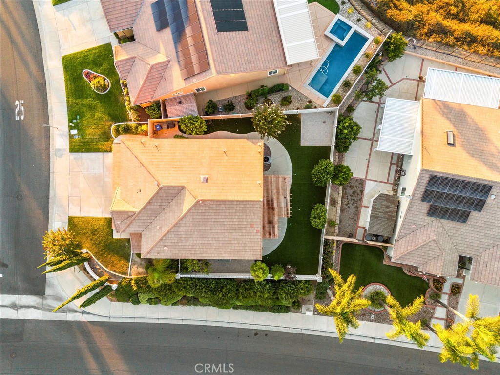 https://media.crmls.org/medias/eb3f046f-5506-44b5-876d-7a1065b63b55.jpg?preset=X-Large