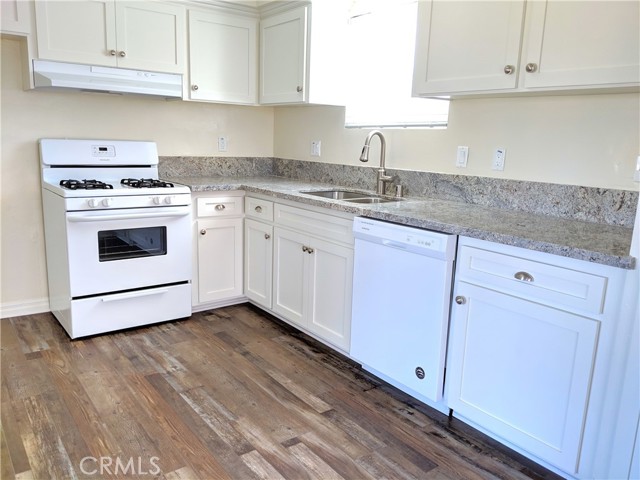 Detail Gallery Image 3 of 9 For 9566 Olive, Bellflower,  CA 90706 - 2 Beds | 1 Baths