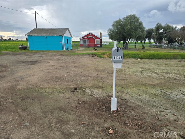 Detail Gallery Image 2 of 19 For 11315 Childs, Le Grand,  CA 95333 - 2 Beds | 1 Baths