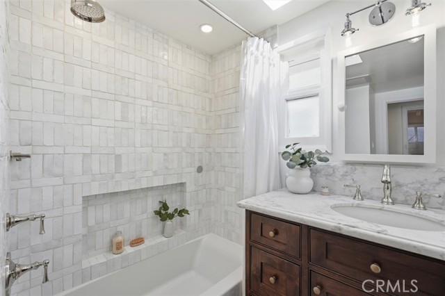 Detail Gallery Image 23 of 52 For 436 1st St, Manhattan Beach,  CA 90266 - 4 Beds | 2/1 Baths