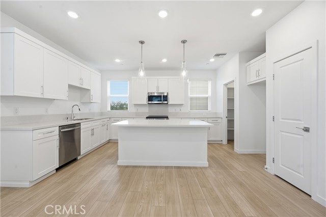 Detail Gallery Image 11 of 55 For 9335 via Azul, Pico Rivera,  CA 90660 - 3 Beds | 3 Baths