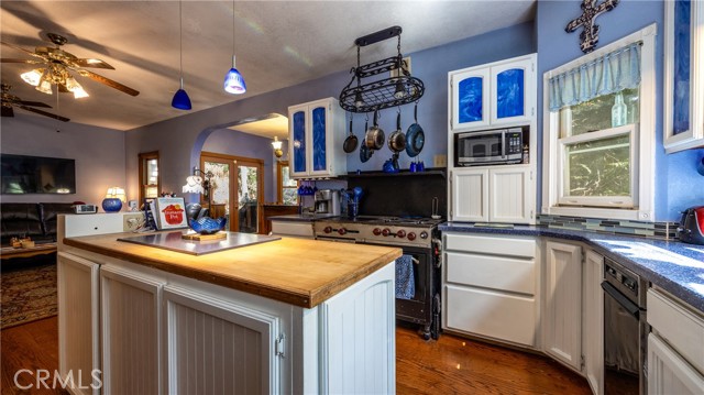 Detail Gallery Image 11 of 50 For 24083 Cresta Dr, Crestline,  CA 92325 - 4 Beds | 2/1 Baths