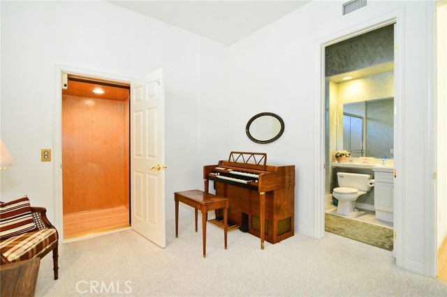 25339 Prado De Los Arboles, Calabasas CA: https://media.crmls.org/medias/eb427028-c31c-43ac-81bf-bb937a3b0441.jpg