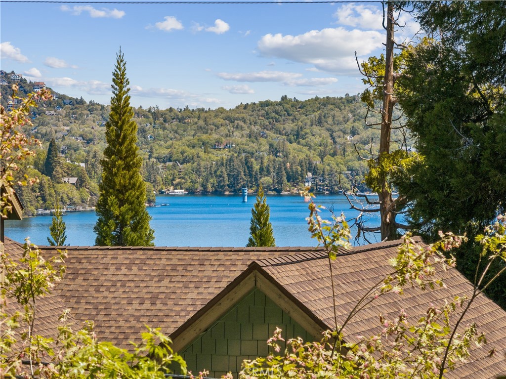 https://media.crmls.org/medias/eb42c2da-0359-4102-929b-52d28c2e02b0.jpg?preset=X-Large