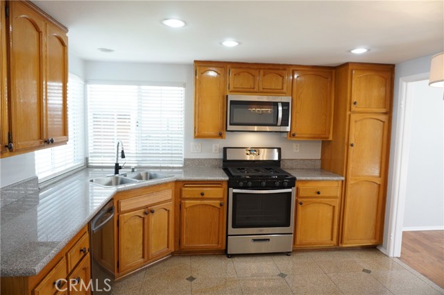 19538 Crystal Ridge Lane, Porter Ranch CA: https://media.crmls.org/medias/eb42fa69-6055-4d55-8204-3160ae4317c3.jpg