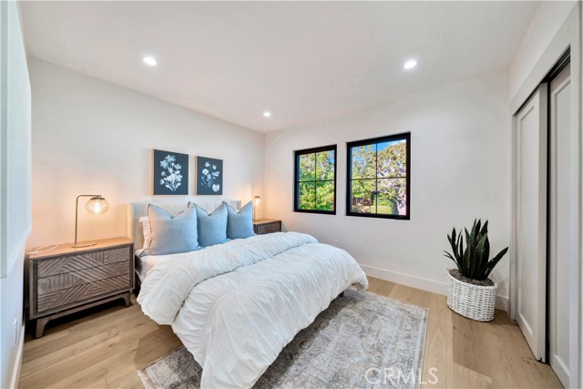 2605 N Poinsettia Avenue, Manhattan Beach CA: https://media.crmls.org/medias/eb42ff75-d085-4abf-9543-9a9d2ffd9b4f.jpg