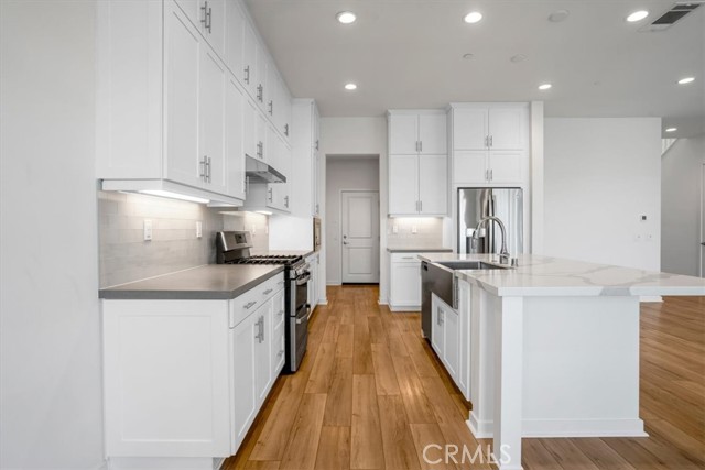 18150 Tableau Way, Saugus CA: https://media.crmls.org/medias/eb433e5b-19cc-4e03-983f-1a870a649c18.jpg