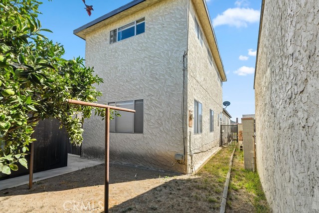 Detail Gallery Image 33 of 38 For 2027 W 93rd, Los Angeles,  CA 90047 - 3 Beds | 3 Baths