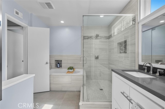 23701 Clarendon Street, Woodland Hills CA: https://media.crmls.org/medias/eb443002-e107-4ab3-981e-dd3ad6ed70e1.jpg
