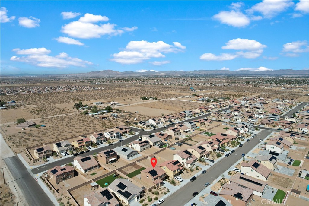 https://media.crmls.org/medias/eb4500fc-5374-4d85-b3b0-3b9017d243d6.jpg?preset=X-Large