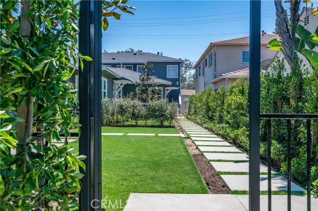 1022 Grant Street, Santa Monica CA: https://media.crmls.org/medias/eb451c29-2f7b-443c-9aa4-eb762a5d24d2.jpg