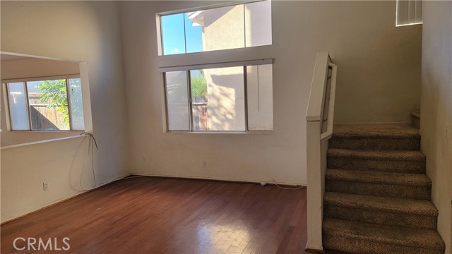 Detail Gallery Image 2 of 12 For 868 Pathfinder Way, Corona,  CA 92878 - 3 Beds | 2/1 Baths