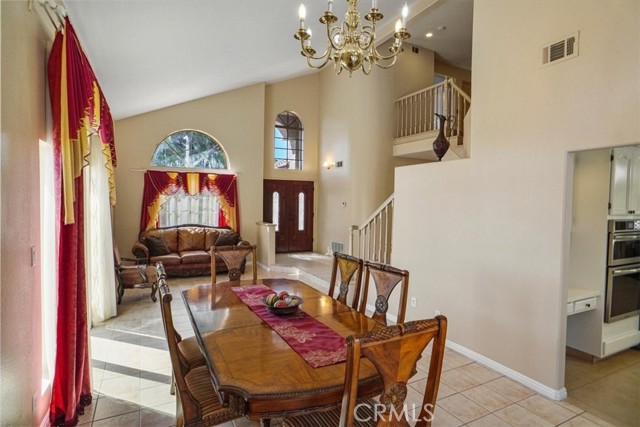 Detail Gallery Image 6 of 34 For 29304 Begonias Ln, Canyon Country,  CA 91387 - 4 Beds | 3 Baths