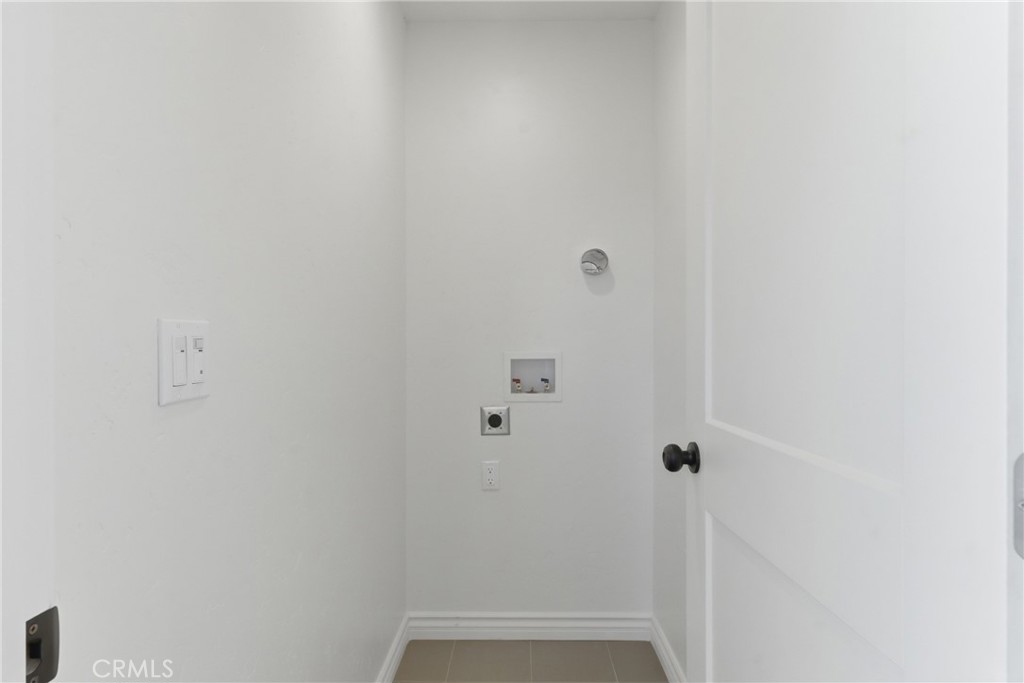 https://media.crmls.org/medias/eb4612e3-f96a-472f-80be-835e8ff93a79.jpg?preset=X-Large